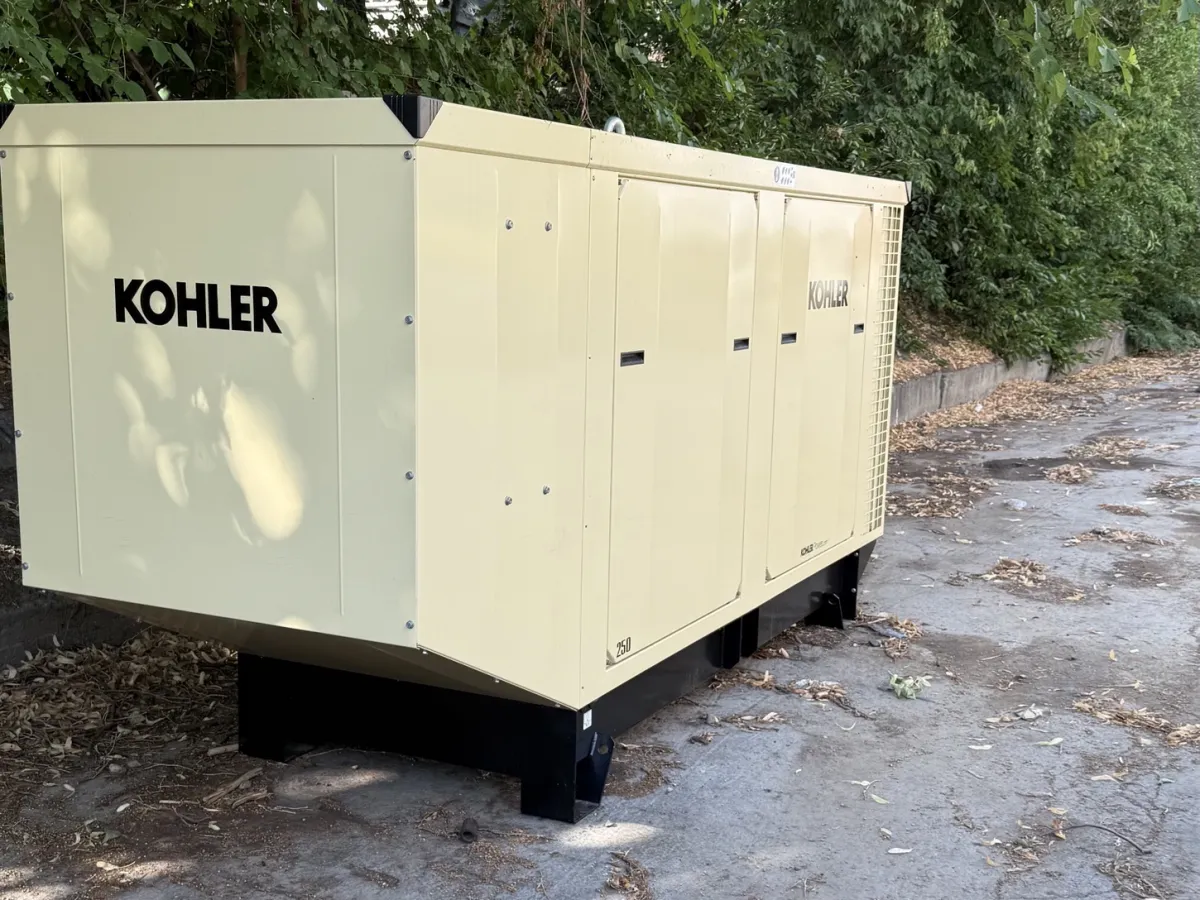 250 kVA standby generator (Kohler J250K)